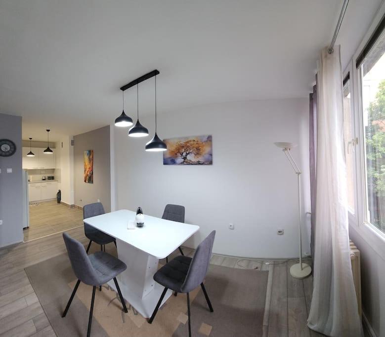 City Center Apt Wfree P Skopie Exterior foto